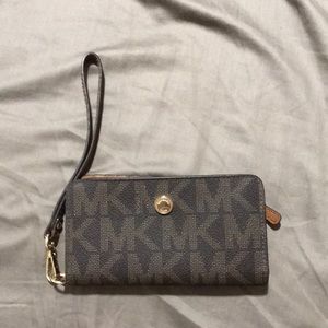 Michael Kors Smartphone Wristlet